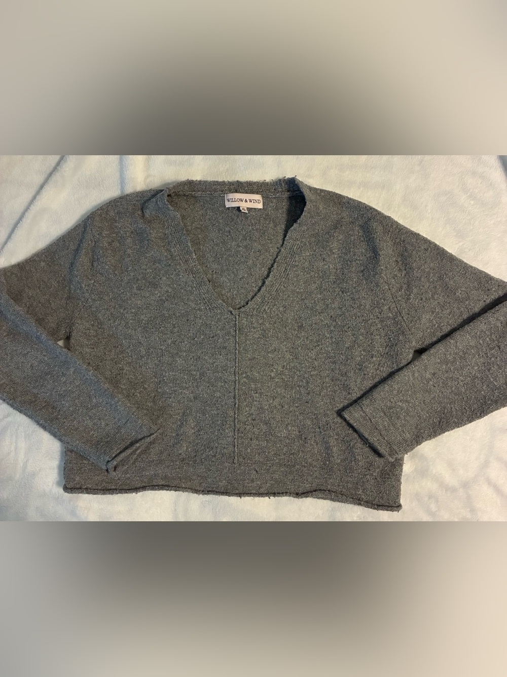 Willow & Wind Women's Gray V-Neck Cropped Sweater